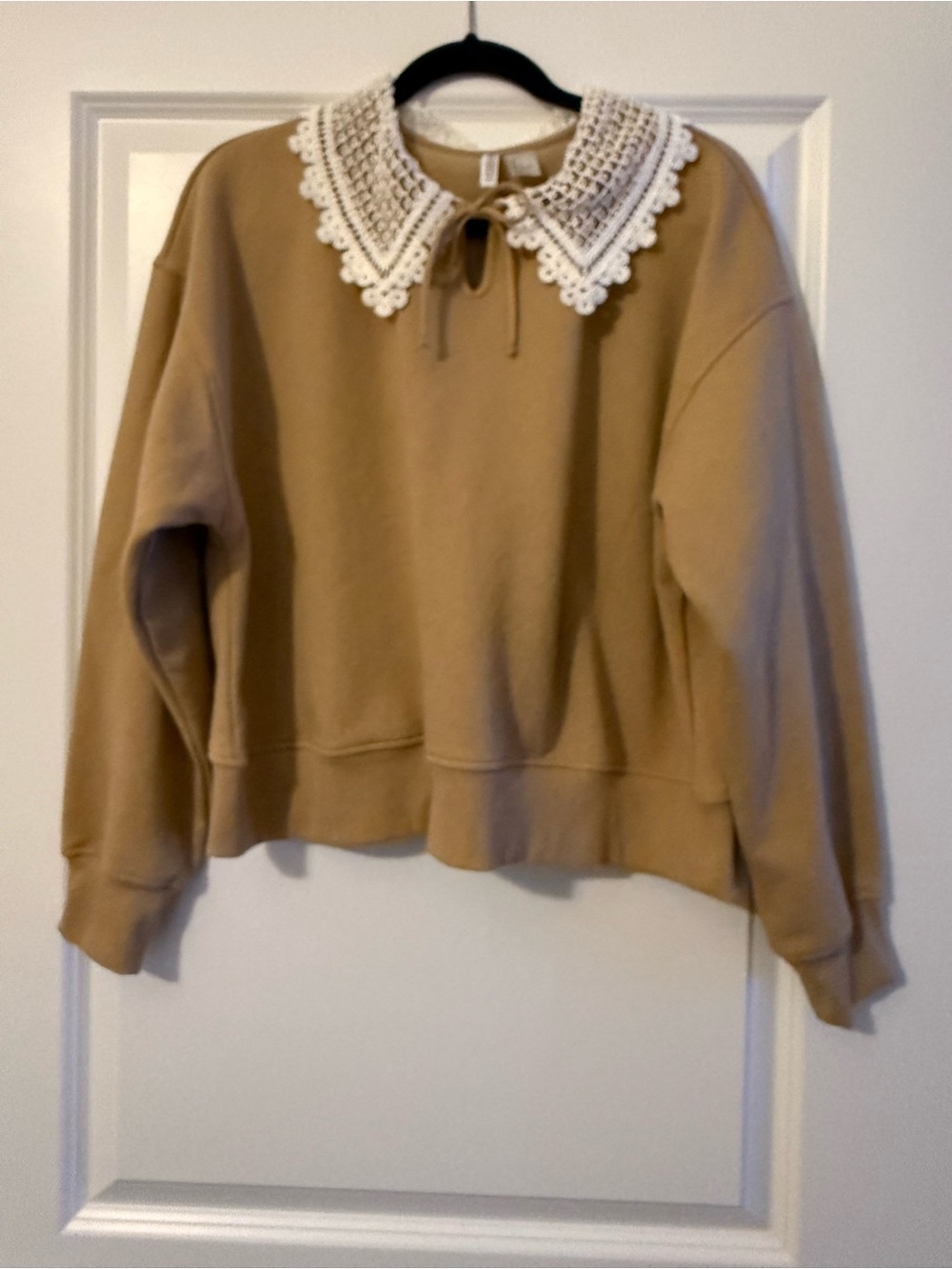 H&M Women's Brown Crewneck Sweatshirt with Lace Collar